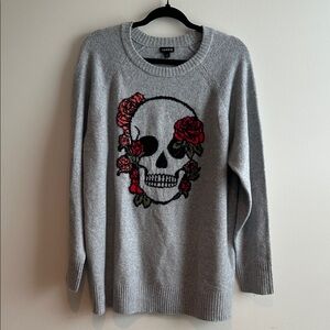 Torrid Gray Skull and Roses Sweater, Size 1X, Cozy fall/Halloween Sweater